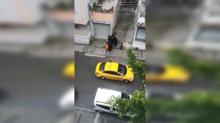 Taksiden indirilen kadın sokakta doğum yaptı, şoför gözaltına alındı