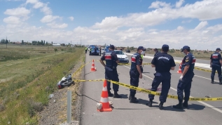 Motosikletle traktör römorkuna çarpan kasksız sürücü hayatını kaybetti