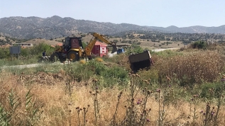 Aydın'da tarım işçilerini taşıyan kamyonet devrildi