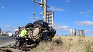 Mesaiden dönerken beton direğe çarparak hayatını kaybetti