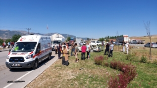 Araba ile cip çarpıştı, 2 kişi öldü
