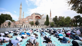 Ayasofya Camii'ne ziyaretçilerin yoğun ilgisi devam ediyor