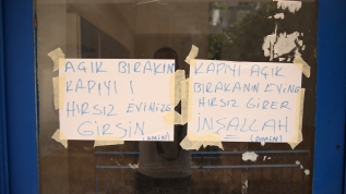 Komşuları uyarılarına kulak asmayınca çileden çıktı: 'Kapıyı açık bırakanın evine hırsız girsin. Amin'
