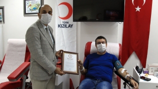 Koronavirüsü atlatan doktor immün plazma bağışıyla hastalara umut oldu
