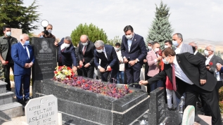 Neşet Ertaş mezarı başında anıldı