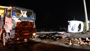 Kamyonla işçi servisi çarpıştı, bir kişi hayatını kaybetti 14 kişi yaralı