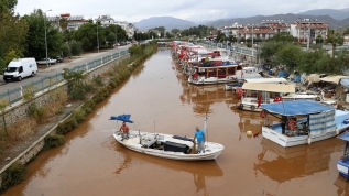 Yağmur sonrası Fethiye'de denizin rengi değişti
