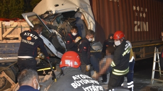 İki tır çarpıştı bir kişi hayatını kaybetti