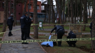 Vatandaşlar ihbar etti! Parkta erkek cesedi bulundu