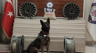 Otomobilin jantına gizlenmiş 14 kilo 410 gram uyuşturucu yakalandı