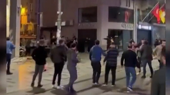 Bayern Mnih taraftar Taksim'de taknlk kartt