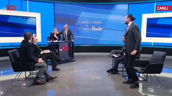 Canl� yay�nda soluk borusuna kuruyemi� ka�t�! �nl� sunucu Heimlich manevras� ile kurtar�ld�