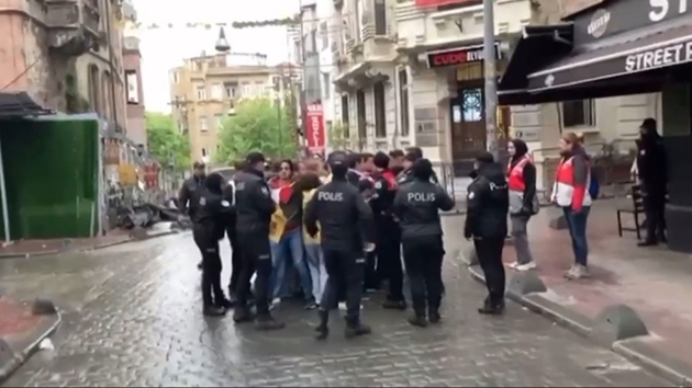 Taksim'e kmak isteyen gruba polis mdahalesi  
