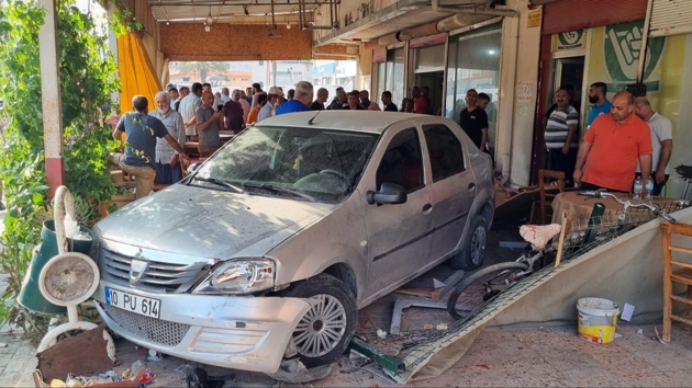Adana'da ehliyetsiz src kahvehaneye girdi: 1'i ar 5 kii yaraland  