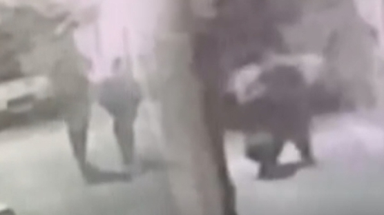 Motosiklet hırsızları dördüncüyü çalarken suçüstü yakalandı! İşte o anlar...