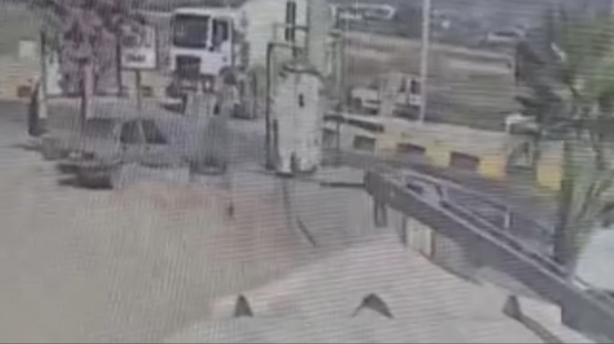 Hatay'da feci kaza kamerada: Karşıya geçmek isterken motosiklet çarptı