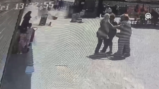 Fırtına camları yerinden söktü! O anlar güvenlik kamerasında