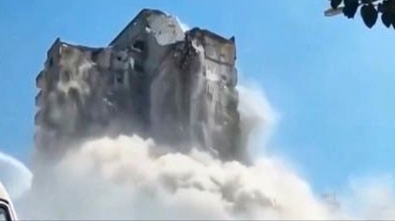 Osmaniye'de deprem izleri: Berker Apartmanı yıkıldı