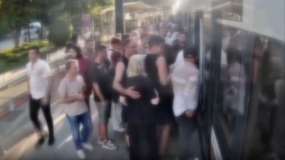 Suçüstü yakalandı: Cüzdan hırsızlığı kamerada