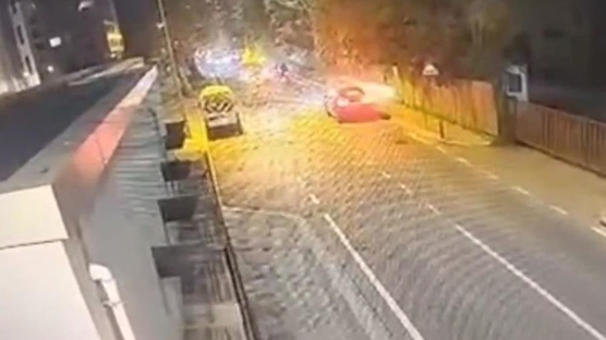 Motosiklet iş makinesine çarptı! Kaza anı böyle görüntülendi