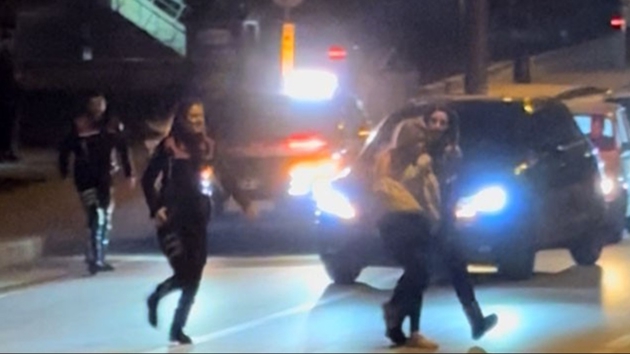 Gen kadn kriz geirdi, kokore arabasna saldrd: Polis mdahale etti