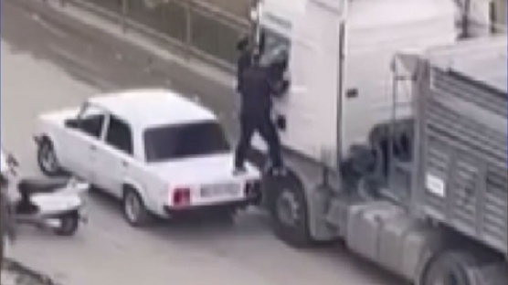 Samsun'da tır şoförüne sopayla saldırdılar! O anlar kameraya yansıdı