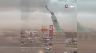 Brezilya'da korku dolu anlar: Fırtınaya dayanamayıp devrildi