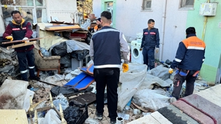 Kamyon Kamyon ��p ��kar�ld�: O anlar kamerada 