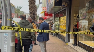 M��teri k�l���nda kuyumcu soygunu: Olay an� kamerada 