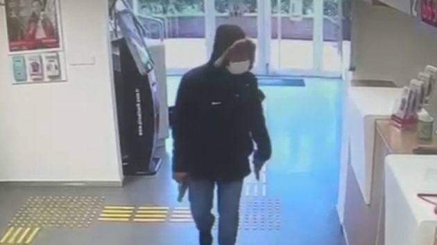 Fatih'te banka soygunu: Yeni g�r�nt�lere ula��ld�