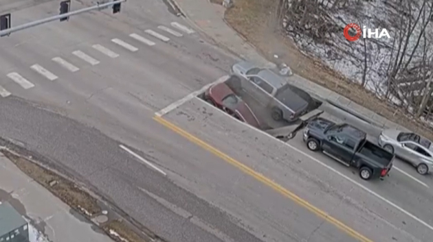 Neye u�rad���n� �a��rd�: Olu�an �ukur ara�lar� adeta yuttu 