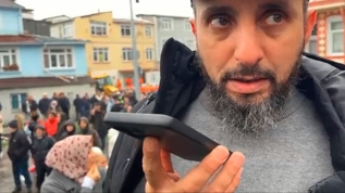 Fatih'teki g���kten ses geldi! Enkaz alt�ndaki yak�n�yla telefonda g�r��t�