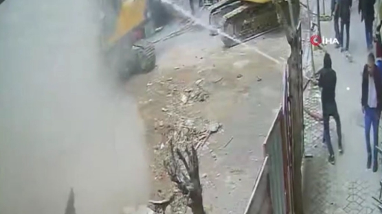 Zeytinburnu'nda kahreden �l�m! Beton par�as� �ocu�u hayattan kopard�