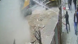 Zeytinburnu'nda kahreden �l�m! Beton par�as� �ocu�u hayattan kopard�