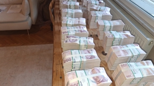 �sk�dar Belediyesi'nde r��vet �ark� patlad�! Valizlerden milyonlar f��k�rd�