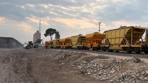 T�rkiye 350 km'lik tren hatt�n� devreye soktu