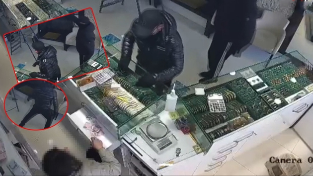 ���l�k sesine dayanamay�p ka�t�lar! Kuyumcuda soygunu saniye saniye g�r�nt�lendi