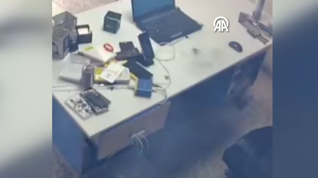 Telefon bataryas� bomba gibi patlad�: O anlar saniye saniye kamerada 
