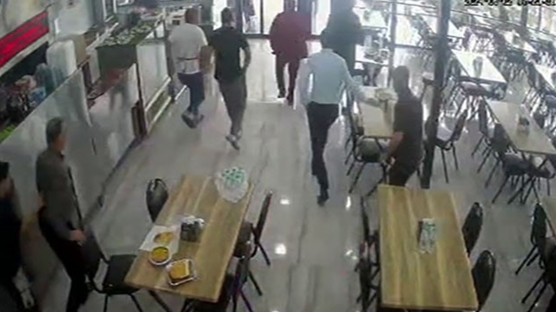 Panik anları güvenlik kamerasında! Depremin yeni görüntülerine ulaşıldı