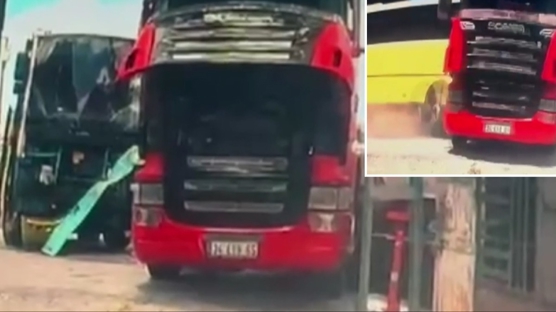 Freni boşalan İETT otobüsü TIR'a çarptı! Dehşet anları saniye saniye kameraya yansıdı