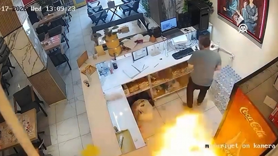 Mutfak tüpü bomba gibi patladı: Korku dolu anlar kamerada