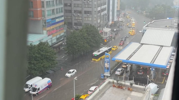 �stanbul sele teslim! Cadde ve sokaklar g�le d�nd�