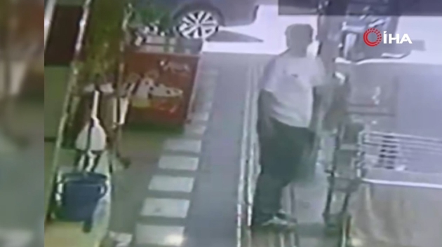 Papa�an h�rs�zl��� kamerada: �nce sevdi, sonra �al�p uzakla�t�