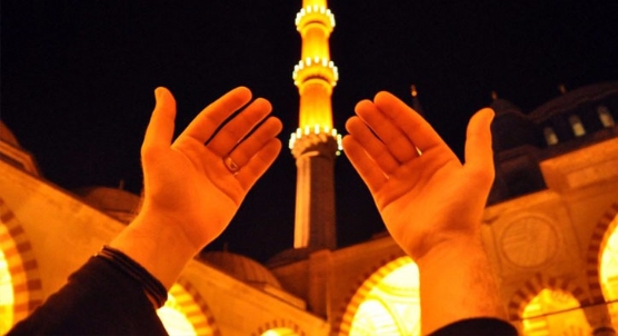 Nihat Hatipo�lu'ndan Kadir gecesi duas�!